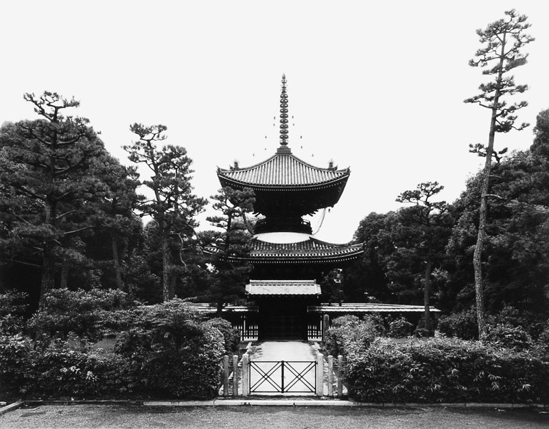 Eiji Ina – Emperor of Japan – PhotoBook Journal