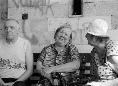 st_petersburg_3_people_on_bench