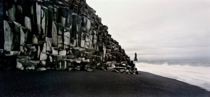 Fallos_den_sorte_strand_Island