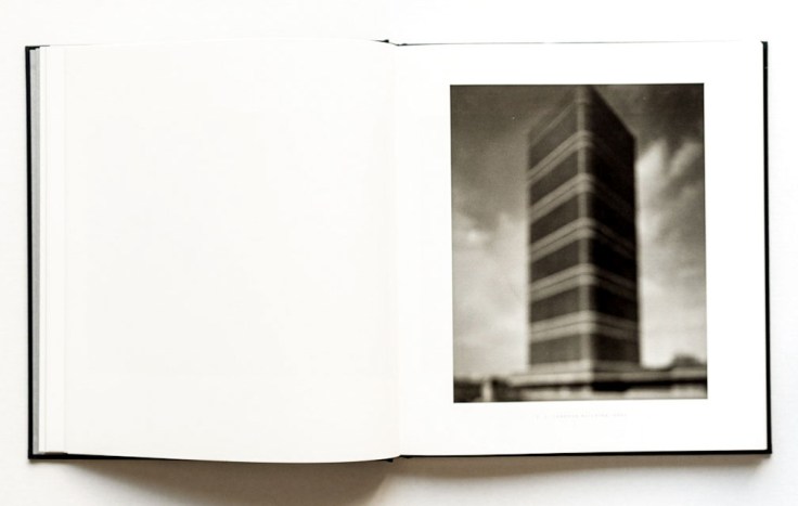 Hiroshi_Sugimoto-Hiroshi_Sugimoto-_Architecture-4